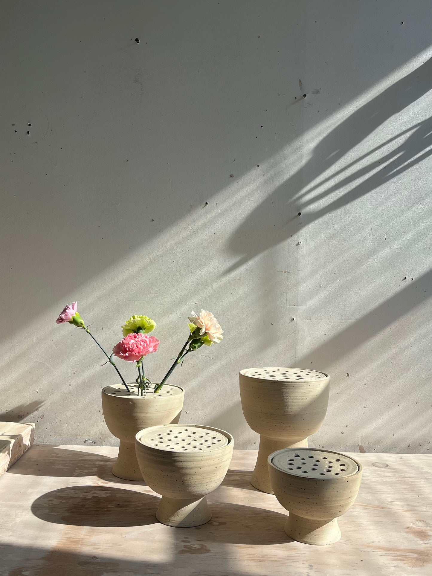 BLOOM piedestal vase